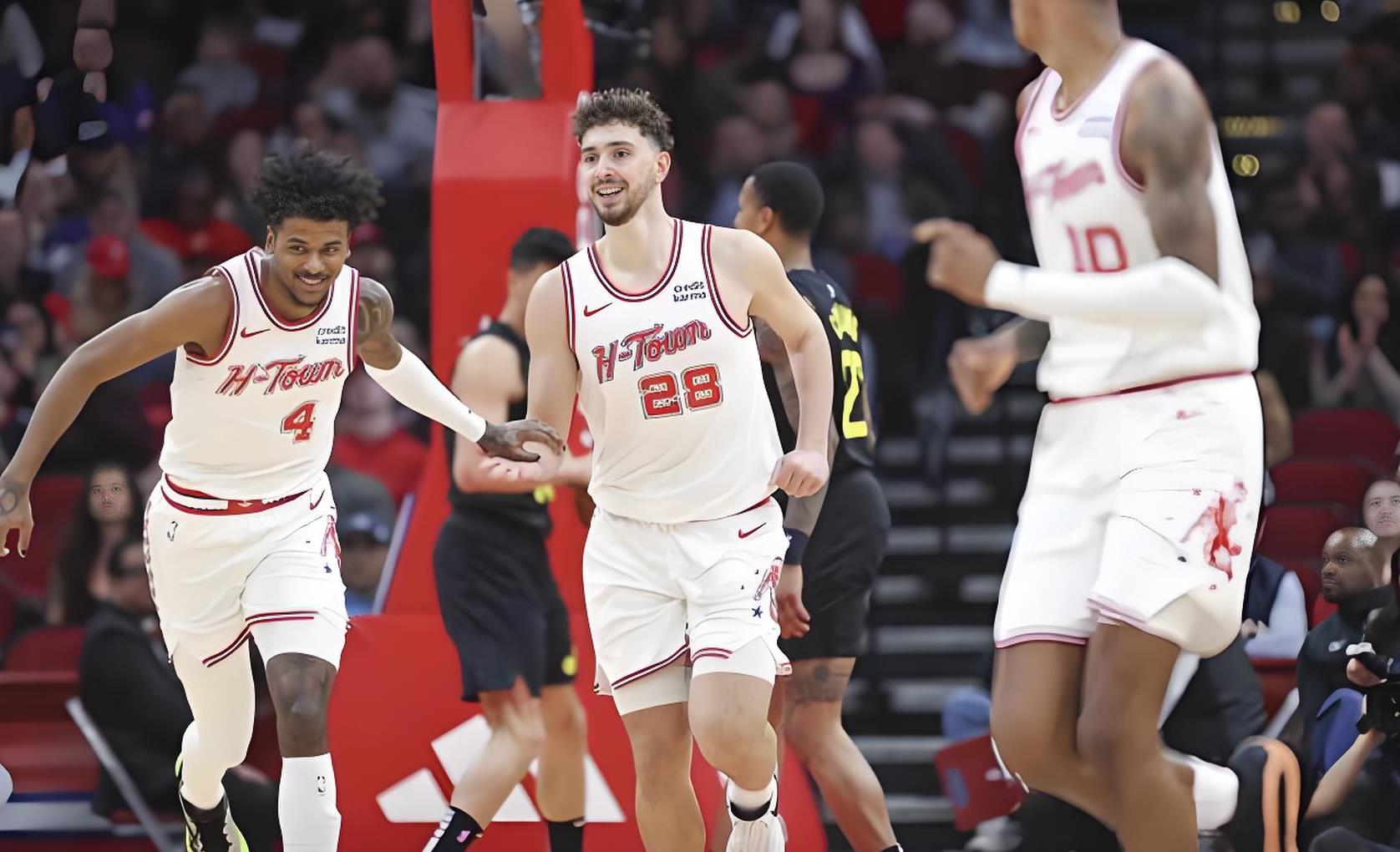 爵士成为西部夺冠热门,备战季后赛 爵士成为西部夺冠热门,备战季后赛