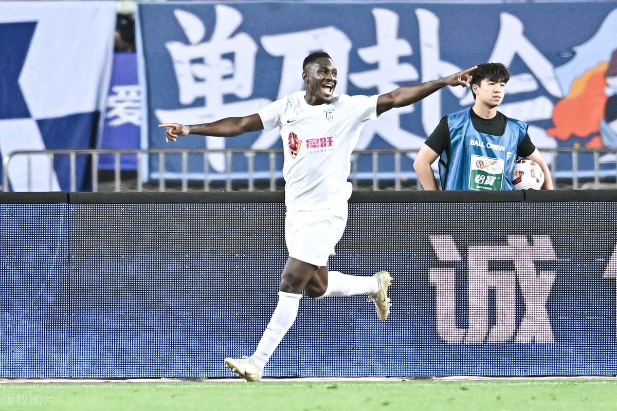 开云下载-关于工体球场上海绿地申花取胜大连一方现场球迷欢呼的信息