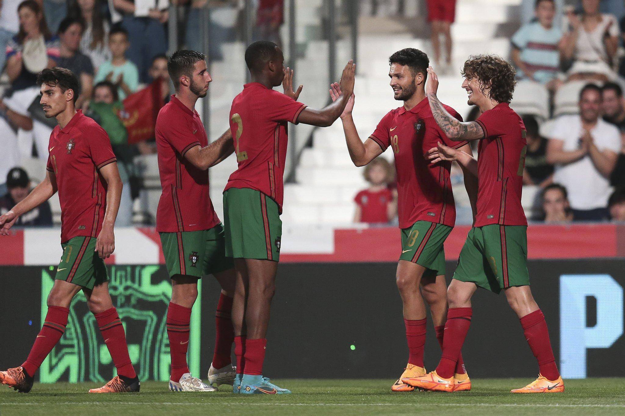 开云体育中国-包含波兰队在比赛中取胜，晋级路漫漫的词条