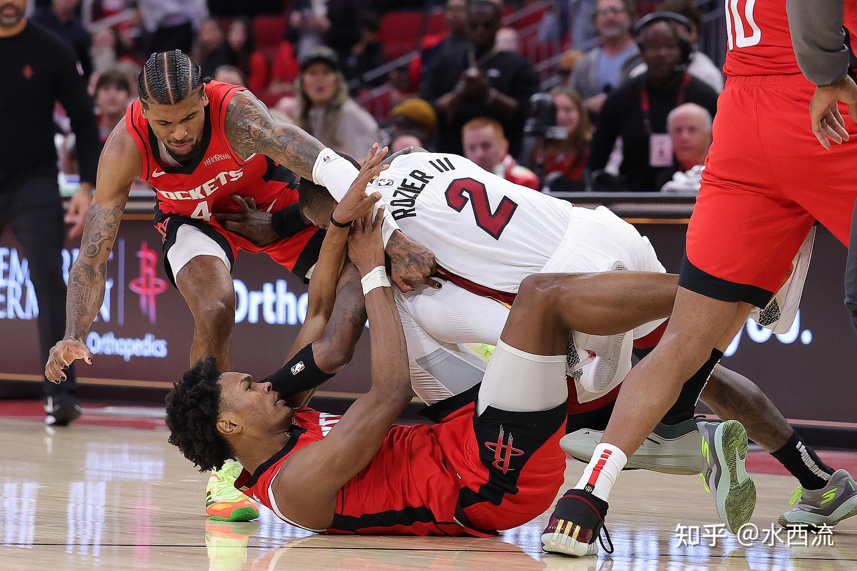 热火全队出战，主场击败黄蜂