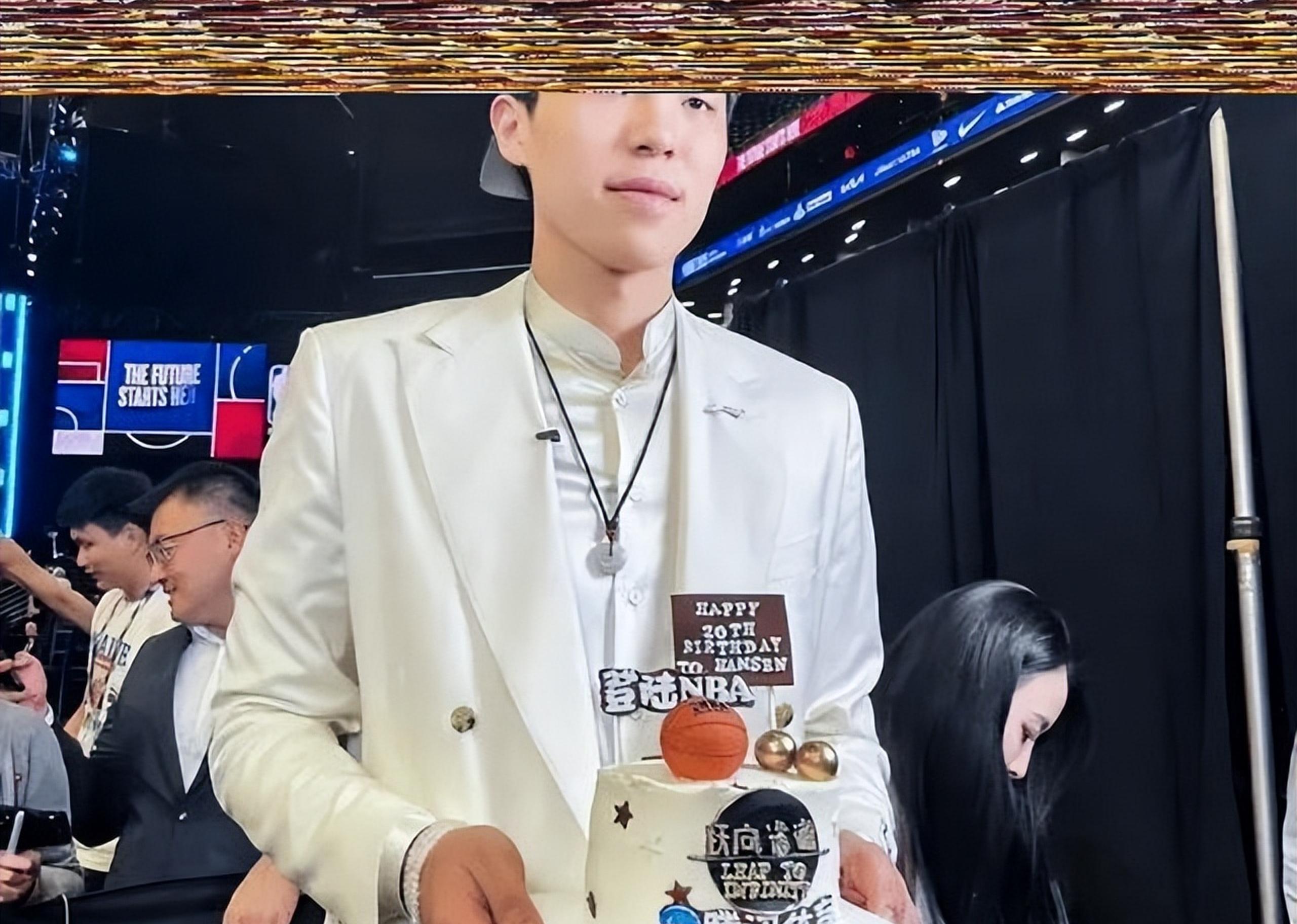 开云官网-亚洲杯｜意大利绝杀，球迷沸腾