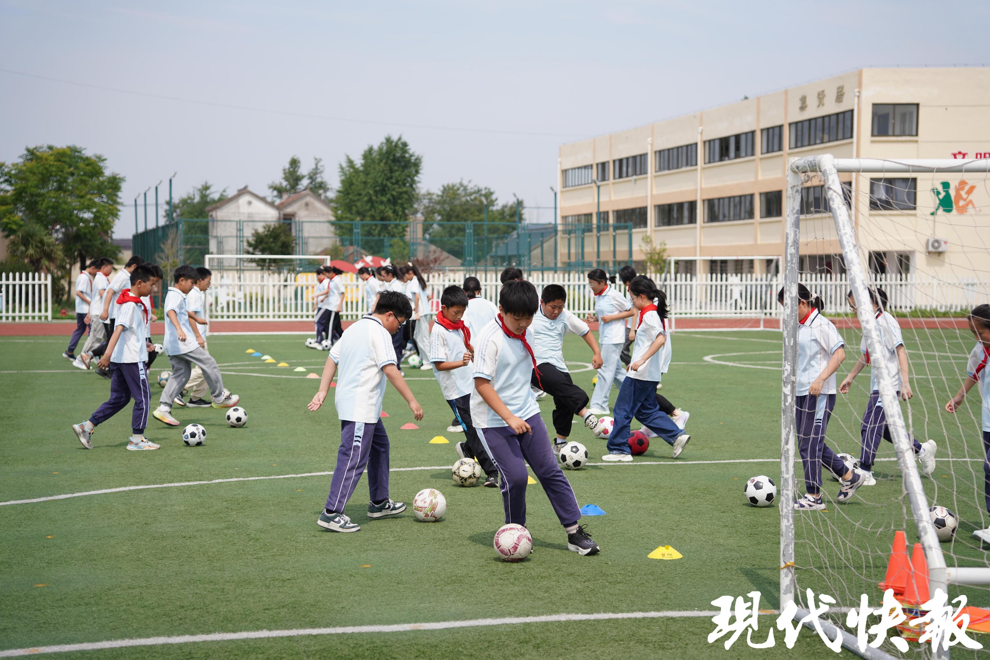 开云下载-津巴布韦队在国际足球赛事中崭露头角
