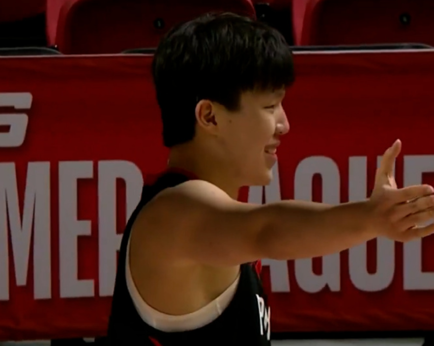 回归助攻,球队获得宝贵三分 回归助攻,球队获得宝贵三分