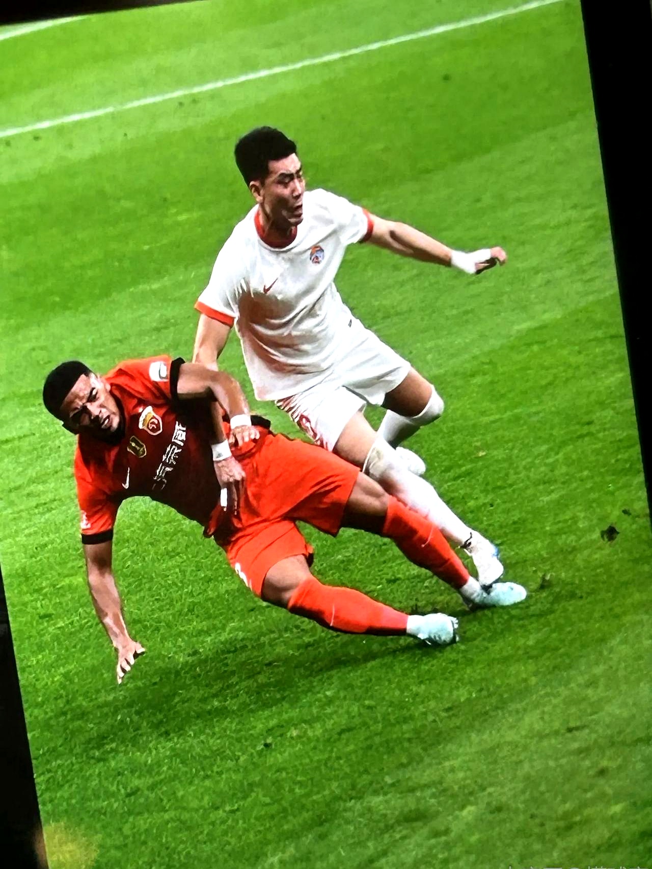 鲁能攻入两球，轻松战胜对手