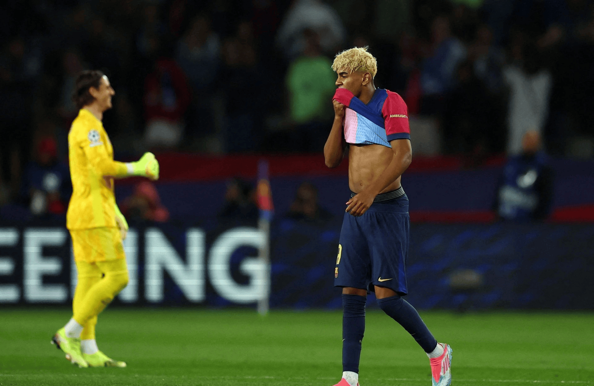 运动员们在足球比赛中展现出的超凡表现震撼全场的简单介绍 运动员们在足球比赛中展现出的超凡表现震撼全场的简单介绍