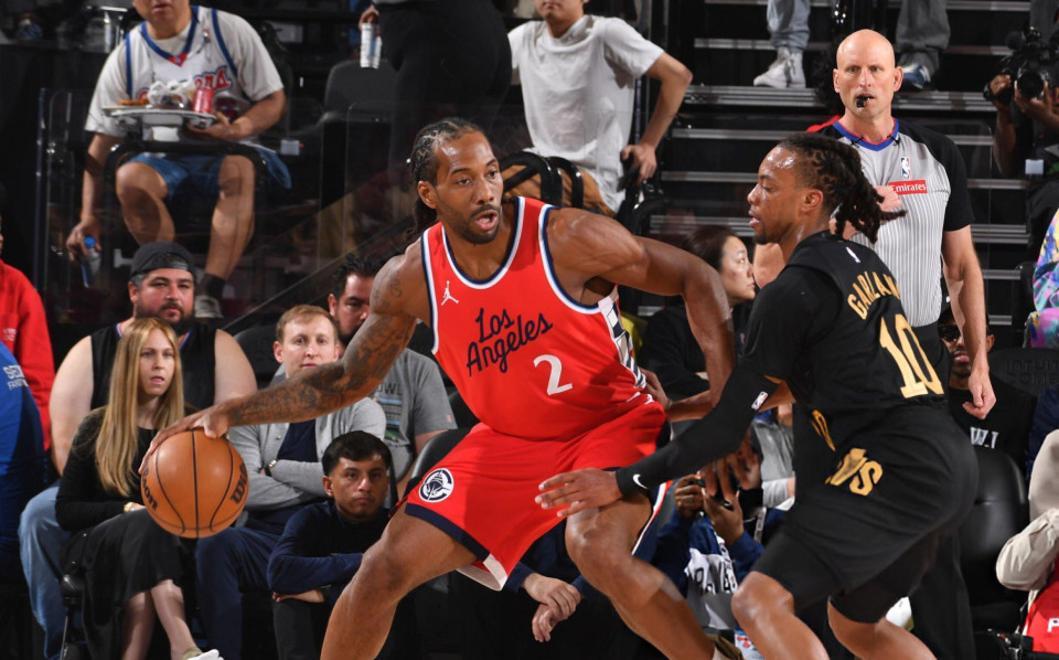 快船球队庆祝胜利队内欢声笑语 快船球队庆祝胜利队内欢声笑语