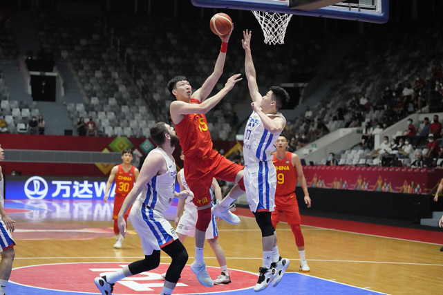 开云体育-教练战术调整成功，队员发挥亮眼