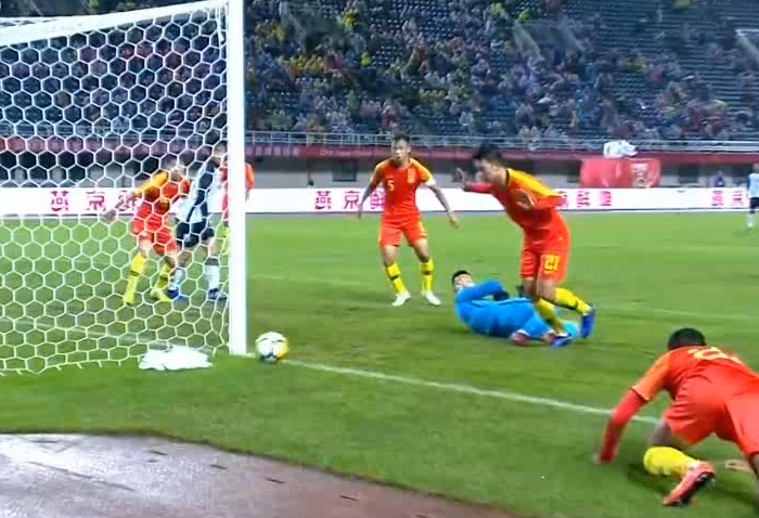 教练战术调整成功,队员发挥亮眼 教练战术调整成功,队员发挥亮眼