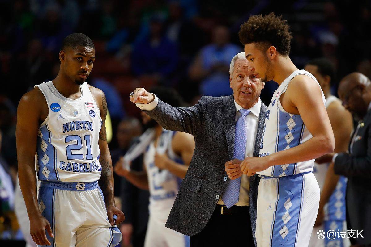 爵士击败掘金,米切尔砍下32分 爵士击败掘金,米切尔砍下32分