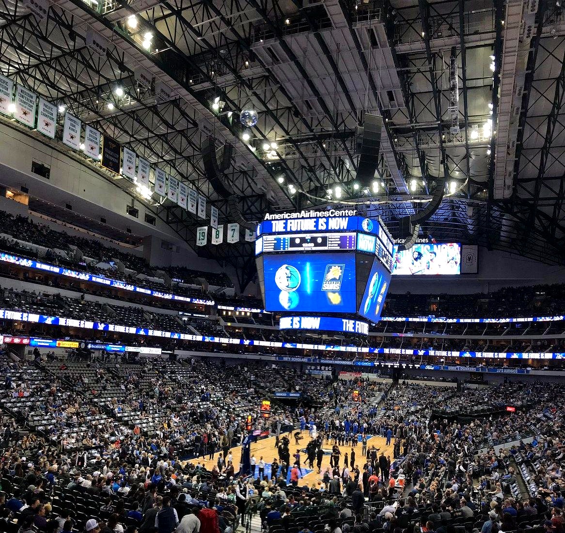 76人主场击败篮网取得两连胜 76人主场击败篮网取得两连胜