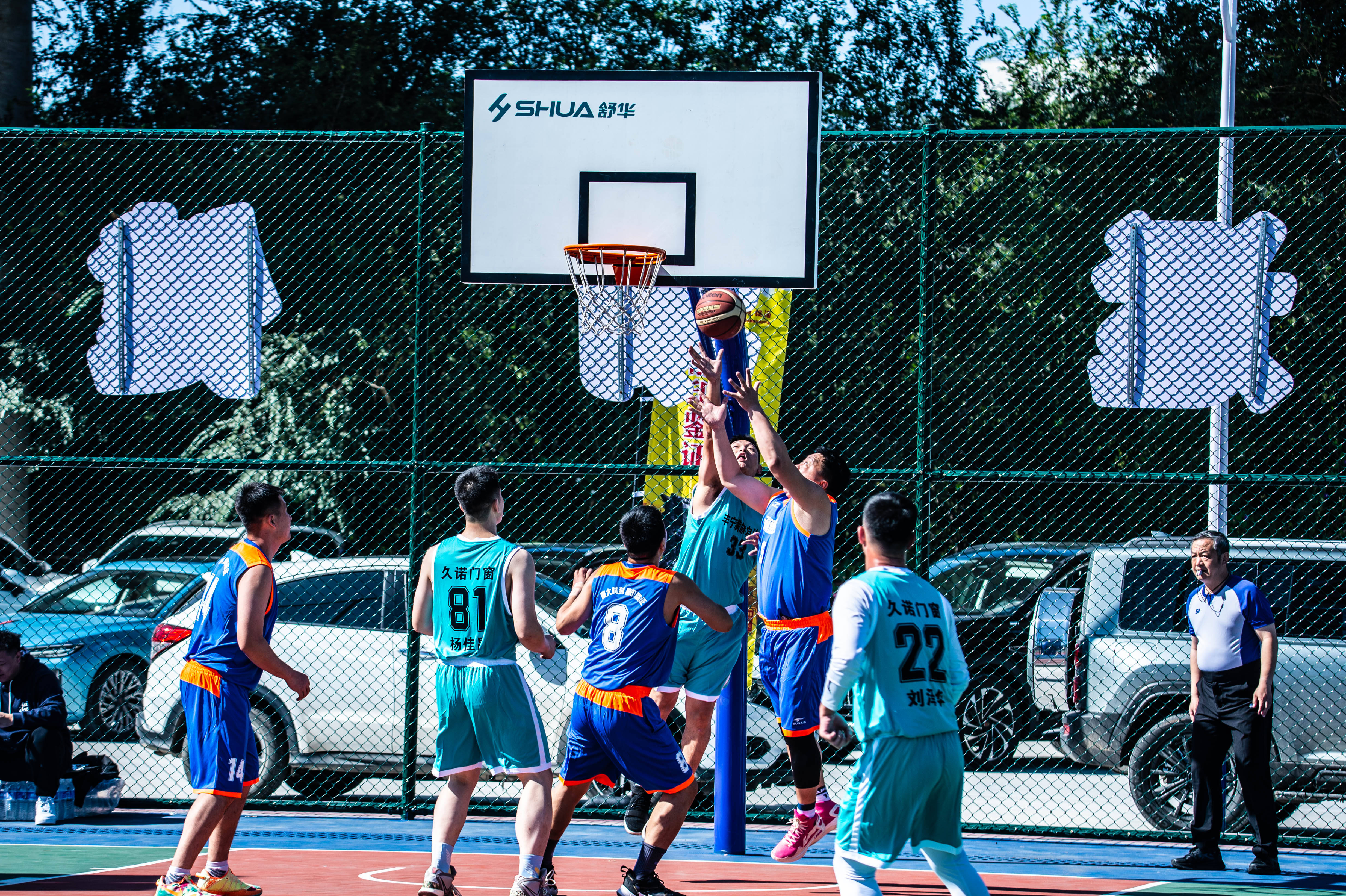 开云体育app-场面火爆!篮球观众席沸腾不已的简单介绍