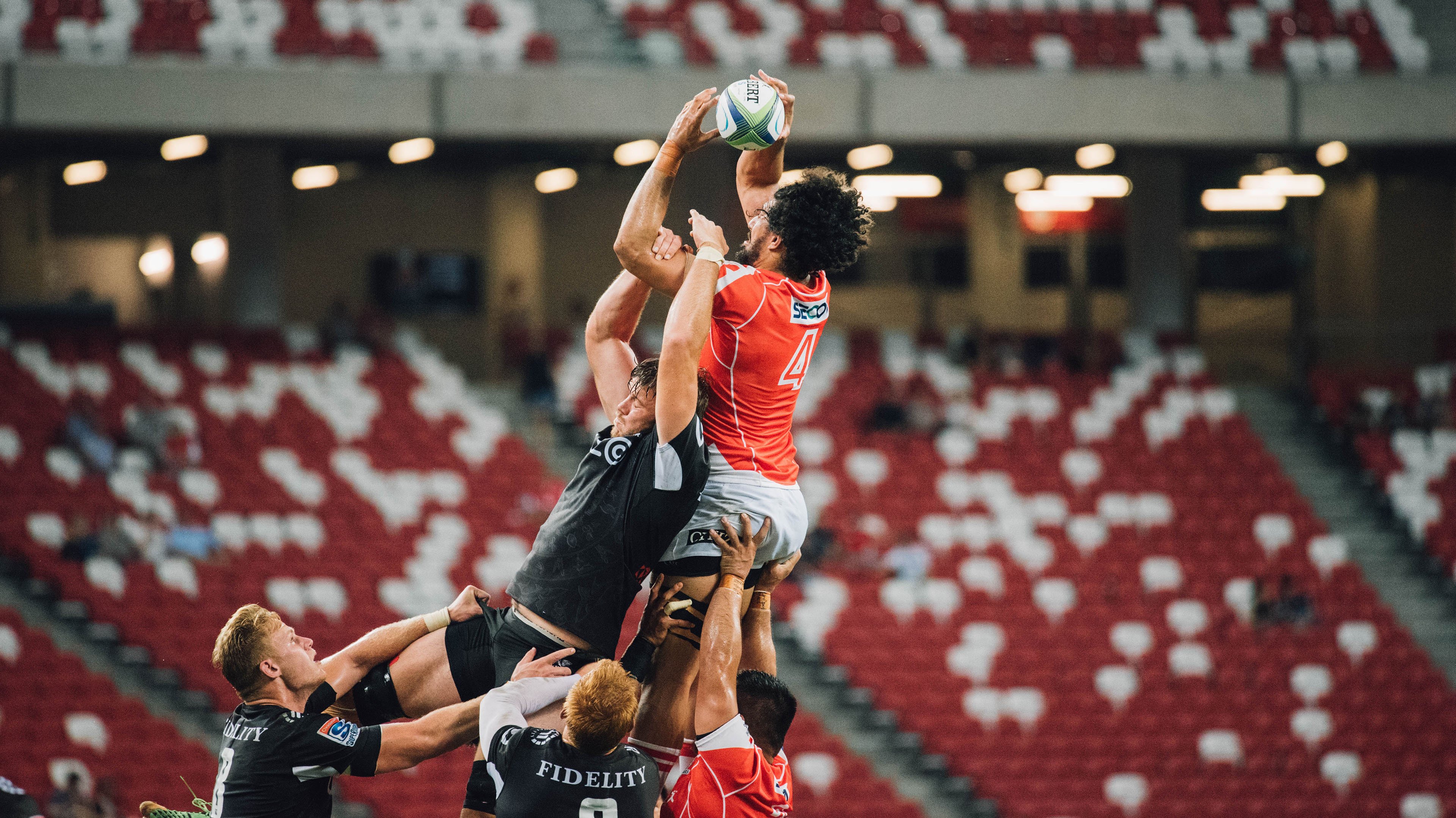 开云官网-F1年度争冠之夜，当世界都在追问时，克莱用最响亮的沉默证明了自己