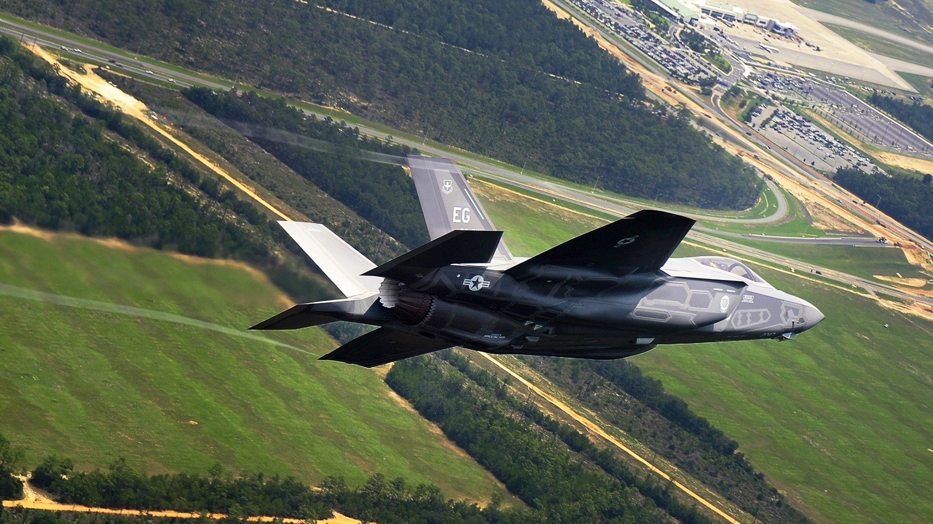 霍勒迪关键时刻接管比赛,鹈鹕展翅击溃上海男篮